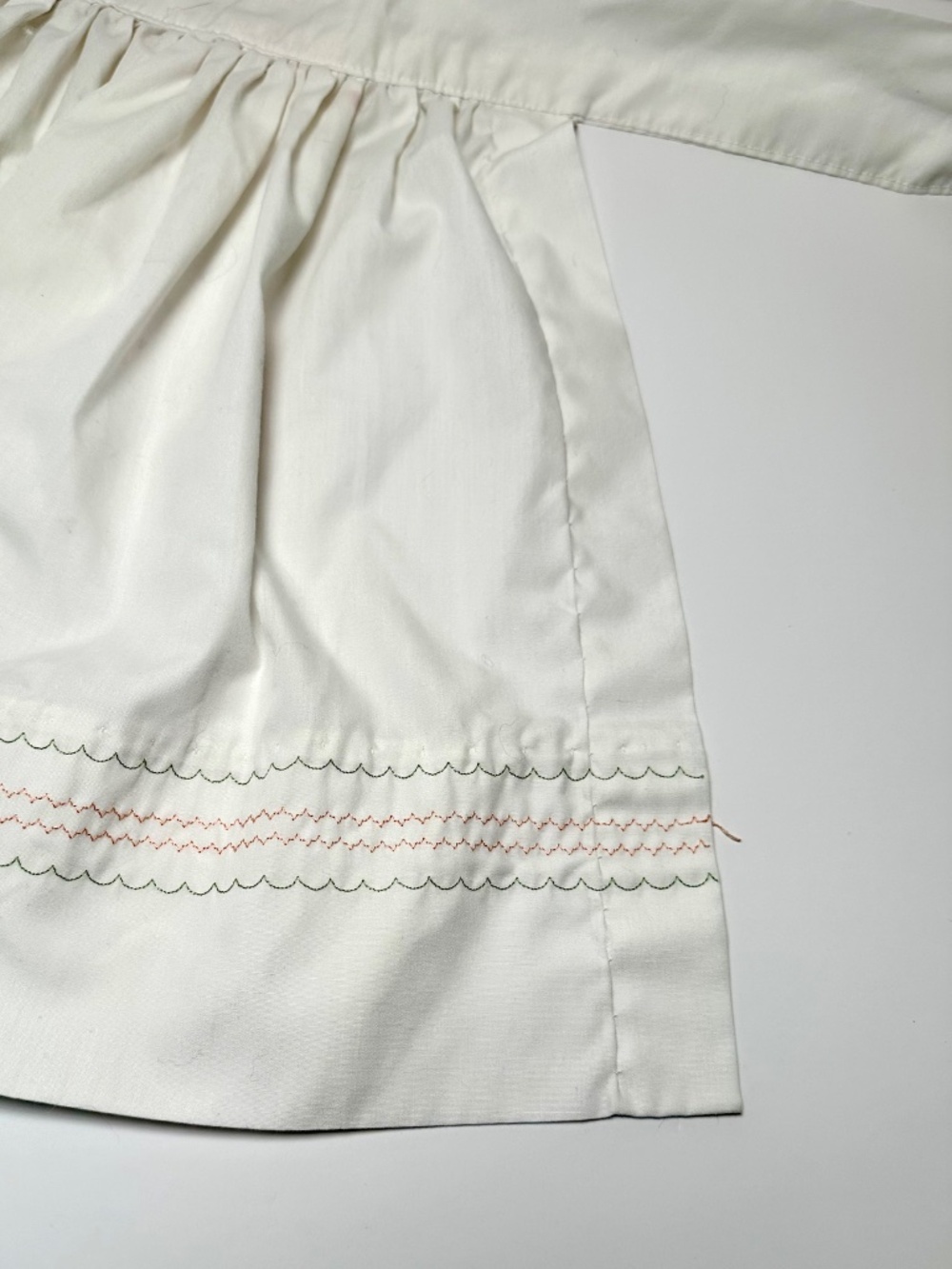 Vintage White Half Apron | Cottagecore Tie Waist Kitchen Apron Retro Minimalist - Picture 4 of 5